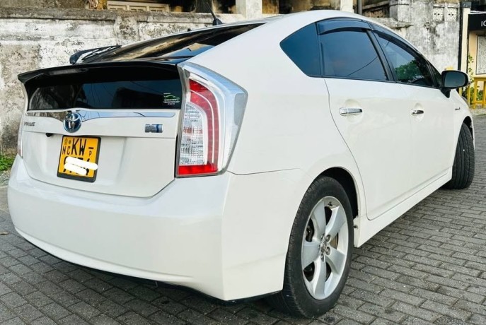 toyota-prius-s-big-3
