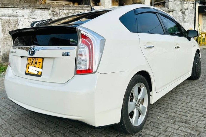 toyota-prius-s-big-0