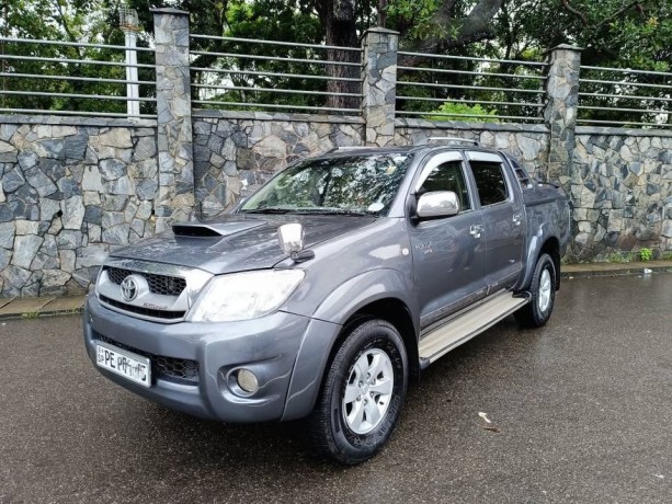 toyota-hilux-vigo-big-0