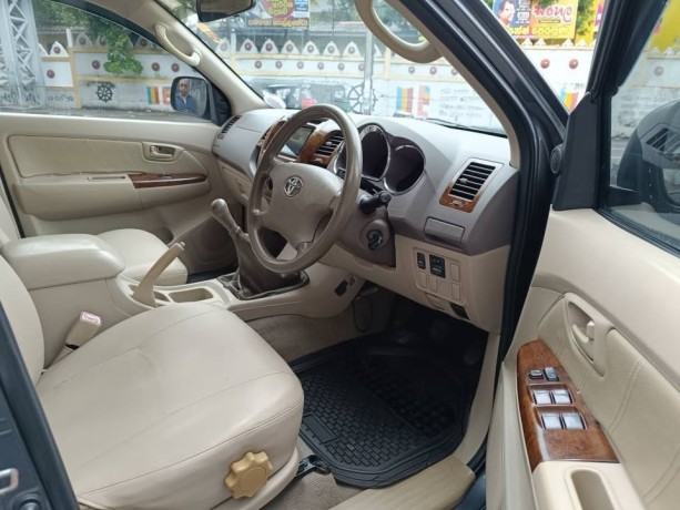 toyota-hilux-vigo-big-5