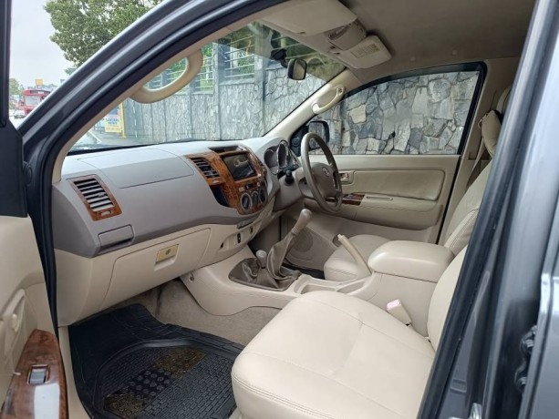 toyota-hilux-vigo-big-2