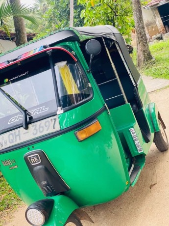 bajaj-re-2-stork-big-4