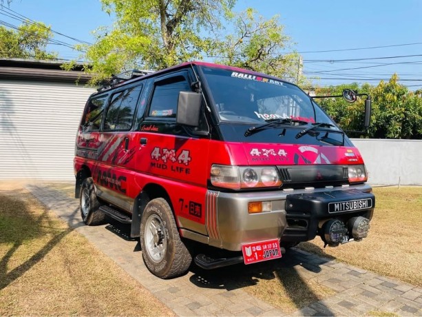 mitsubishi-delica-big-0