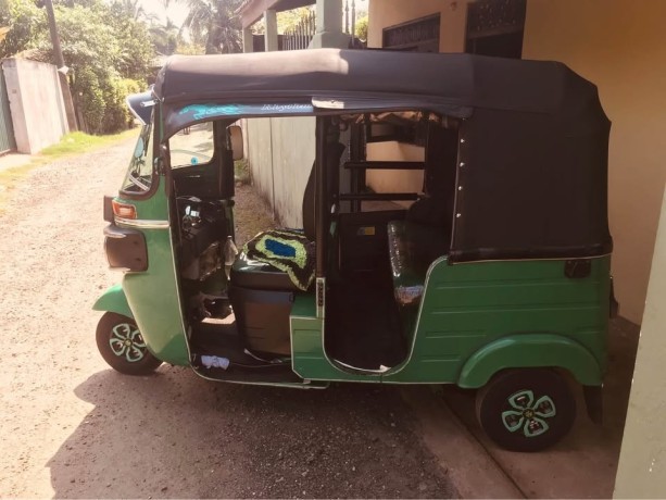bajaj-re-big-4