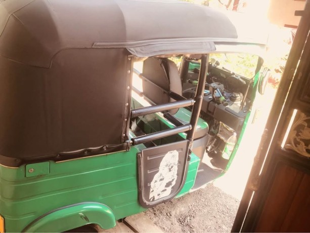 bajaj-re-big-9
