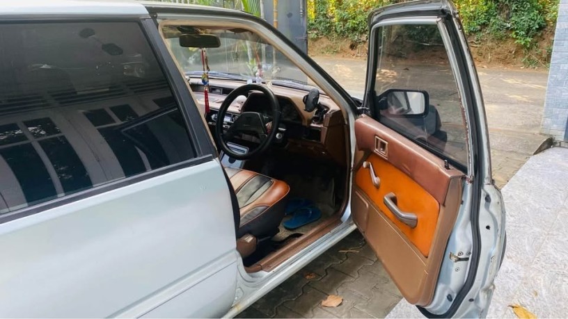 honda-civic-1985-sedan-big-3