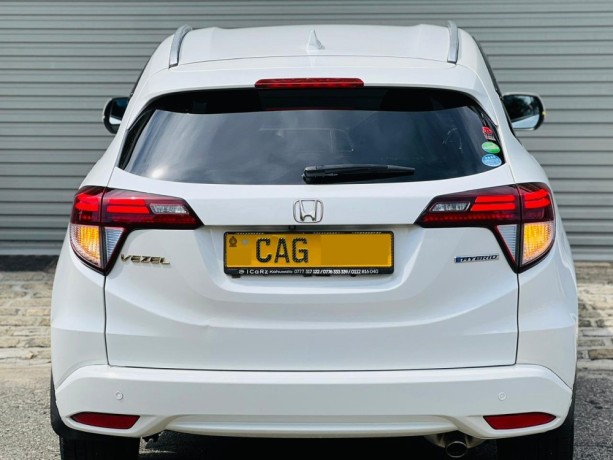 honda-vezel-2015-z-grade-orange-package-gold-badge-big-5