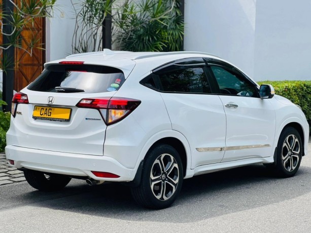 honda-vezel-2015-z-grade-orange-package-gold-badge-big-7