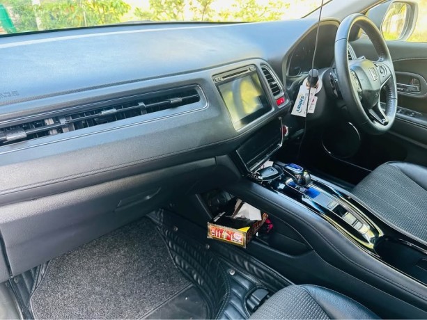 honda-vezel-z-grade-2014-for-sell-big-3