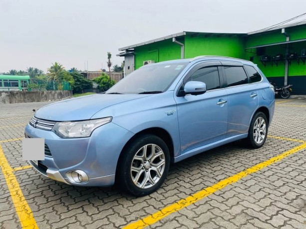 mitsubishi-outlander-phev-big-0