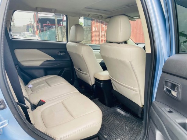 mitsubishi-outlander-phev-big-2
