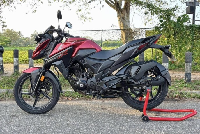 honda-x-blade-160-big-3
