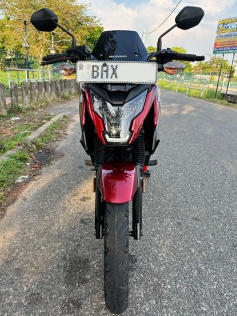 honda-x-blade-160-big-8