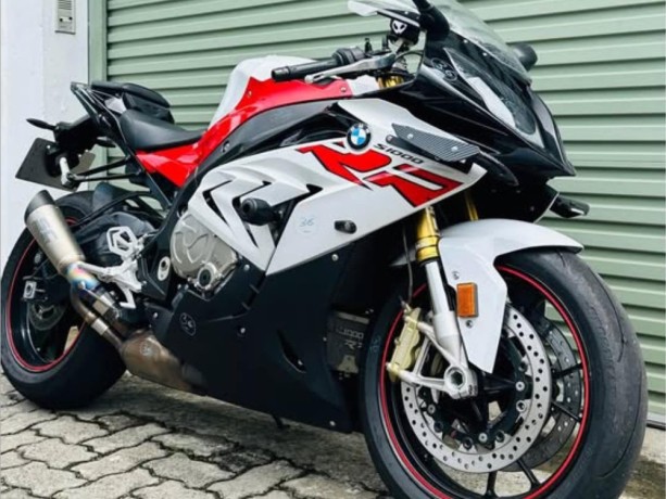 bmw-s1000rr-2018-big-3