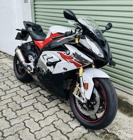 bmw-s1000rr-2018-big-0