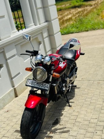 honda-hornet-250-2015-big-5