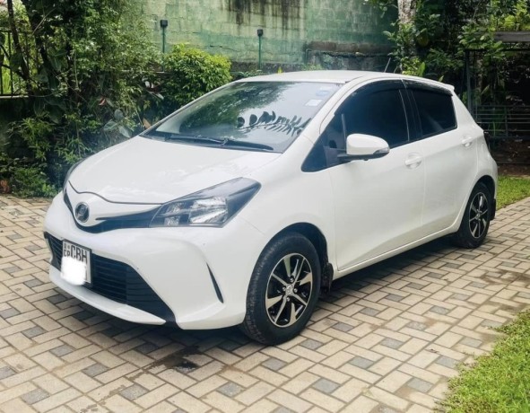 toyota-vitz-2016-big-3