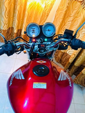 honda-hornet-250-2015-big-4